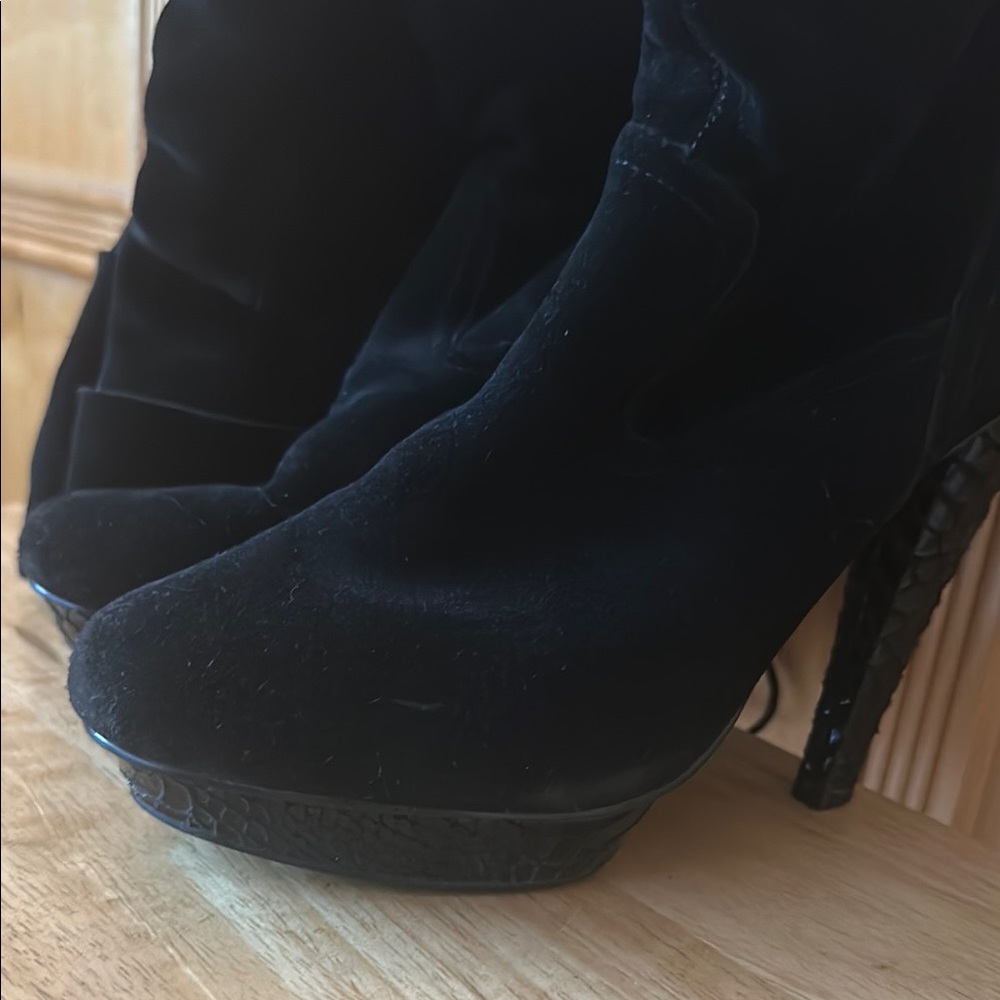 Bakers Black Heeled Boots Sleek Modern Design